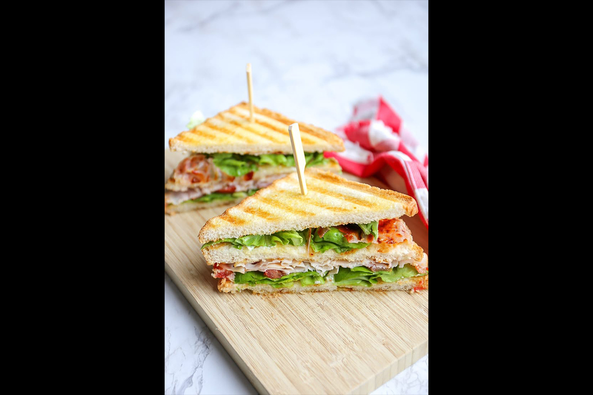 Bacon Sandwich  (Toasted bread, bacon, tomatoes & sweet tangy mayo cream)